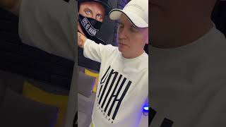 Виталий Реутов переоделся в свой мерч | На стримах в фирменной футболке