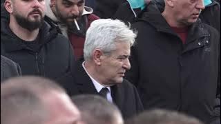 Top Channel/ Ndarja nga jeta e Shpat Kasapit, momenti kur artisti përcillet në banesën e fundit