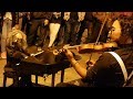 Violinista y Marioneta Pianista Interpretan: Serenade N°13 de Mozart