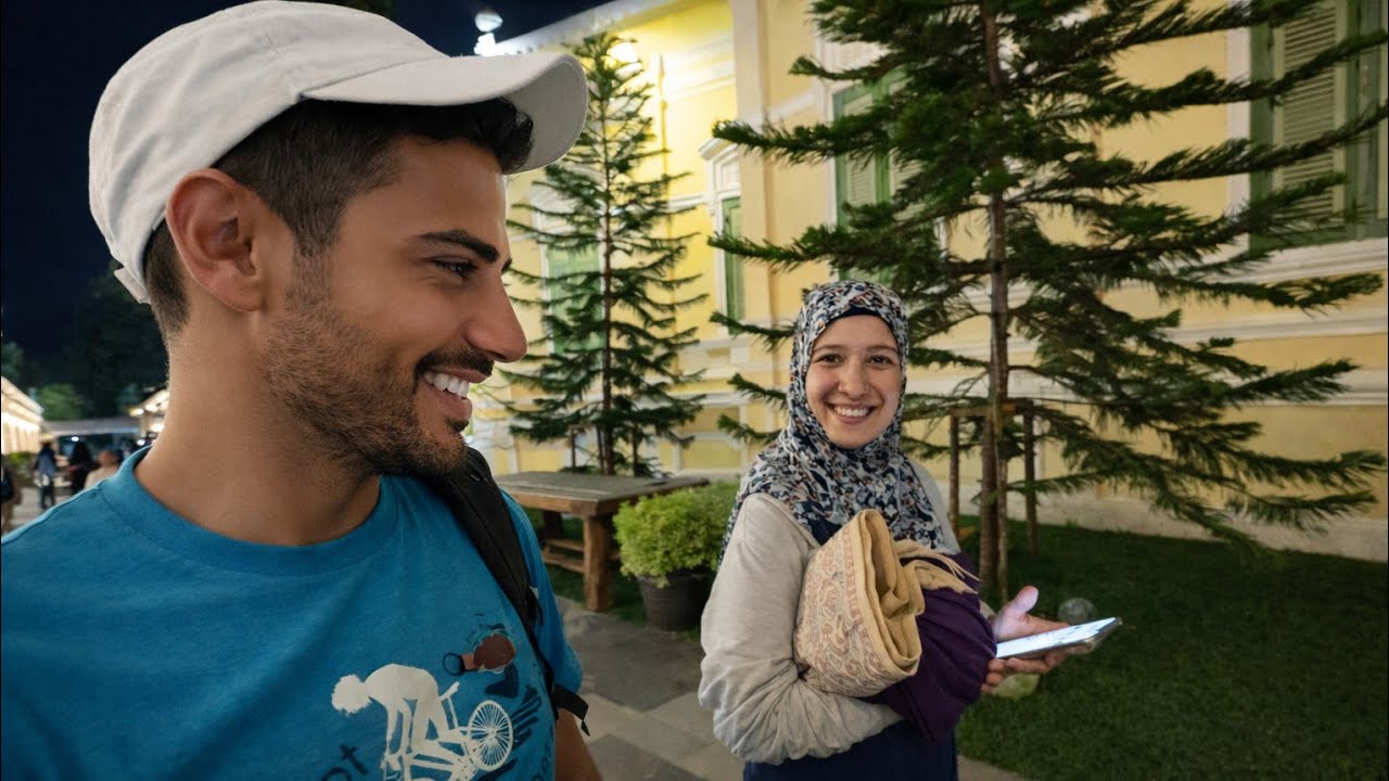 Taylandlı Müslüman Kız Camiye Davet Etti 