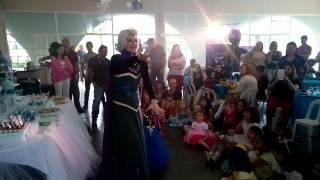 Vídeo Aniversário Isadora com Anna e Elza do Frozen!