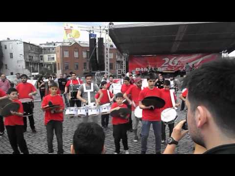 Drum School -ის მოსიარულე დრამერები