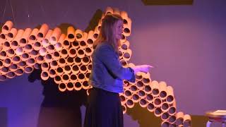American Lady singing Urdu Poem by Allama Iqbal " Lab pe aati ha dua ban k tamanna meri"