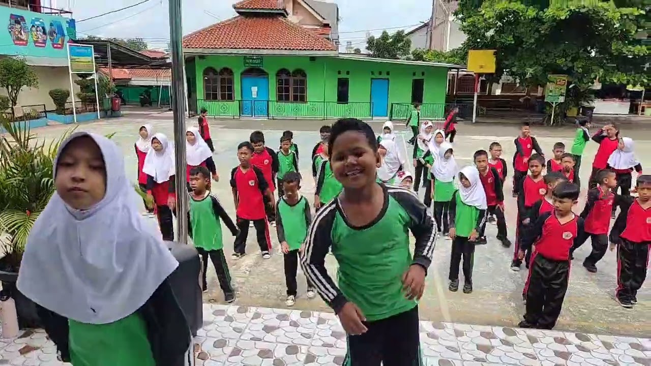Senam anak Indonesia hebat 