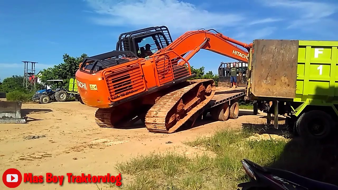 Cara menaikan excavator  ke truk  tronton YouTube 