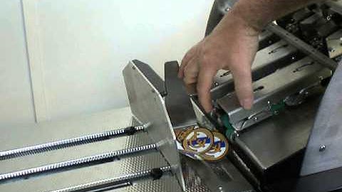 Friction feeder - Vacuumatic TCF - Counting iron on non standard shaped badges ITW test 2