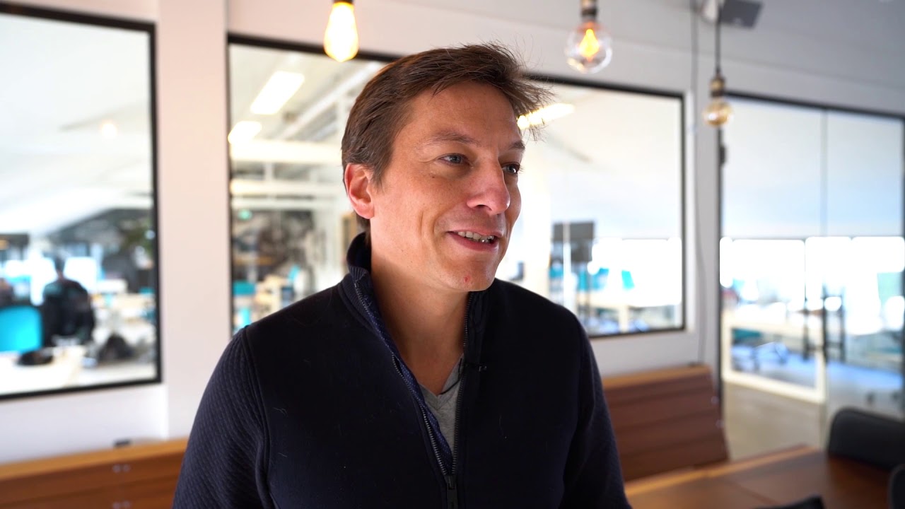 Van €50 miljoen schuld naar Unicorn, Bynder-voorman Chris Hall vertelt het  tijdens Quote Talks