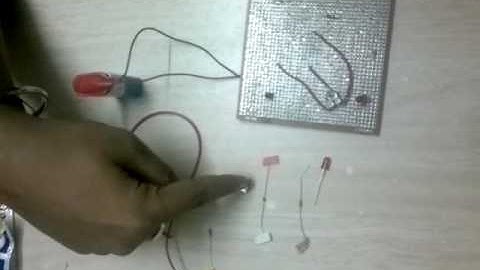 Simple heat sensor circuit