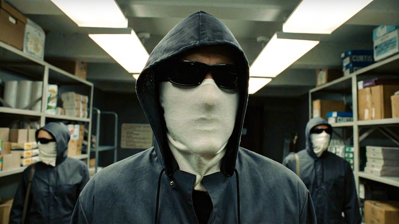 عبقري خطط لسرقة بنك بطريقة مفيش عقل يتخيلها.. والشرطة واقفه بتتفرج عليه! | ملخص فيلم