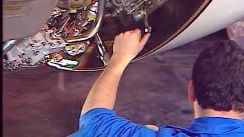 V2500 manual depl+stow of TR translating sleeve.mp4