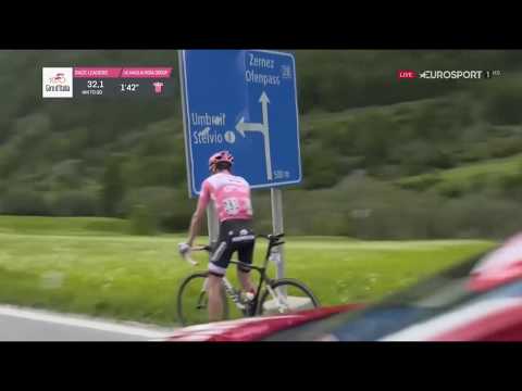 Giro d'Italia 2017 - Tom Dumoulin Has to Stop for Toilet Break! HD