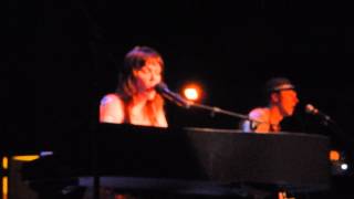 Beth Hart performs &quot;Tell Em To Hold On&quot; at Taft Theatre