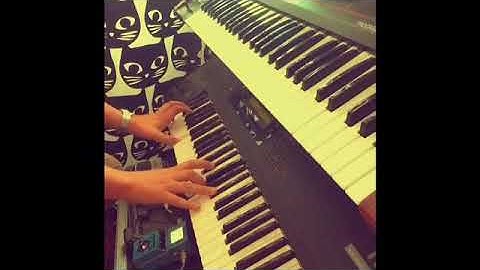 Korg M1 synthesizer workstation - real time editing programs / patches - demonstration