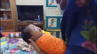 cara memakai baju, popok sampai bedong bayi baru lahir
