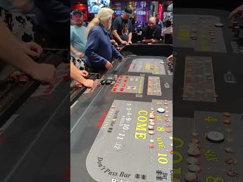 Ultraman Grobe uses Aix Head Dart to play various bumps. Please do not take the special effects