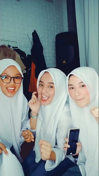 putih abu abu teh cheryl teh reikhansa teh taya kamilah,generasi milenial,video tiktok putih abu abu