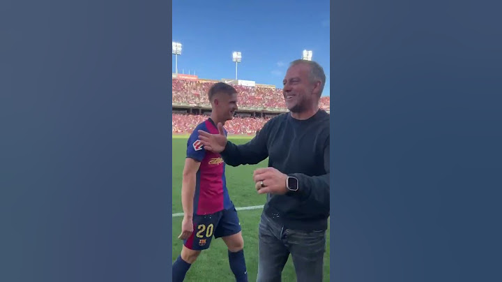 هانز فليك يحتفل مع لاعبي برشلونة بعظ الفوز على ريال مدريد#الدوري_الاسباني برشلونة#فليك
