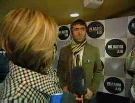 Oasis star ties the knot