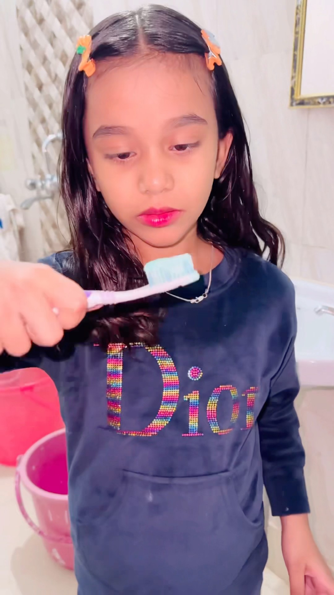 Amaira ko brush m dikhe kide? #shorts #thegeetagurjar