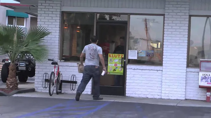 WoW Freakout Kid goes to Jack in the Box in LA! [Original Video]