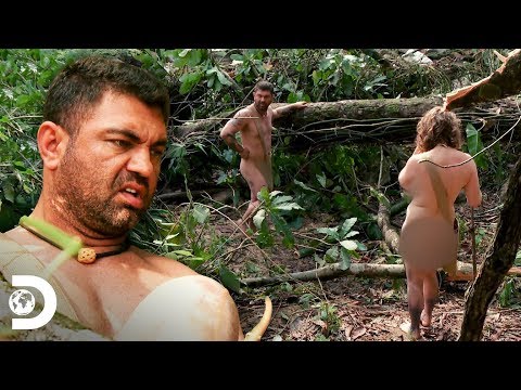 Madre naturaleza espanta a los sobrevivientes | Supervivencia al Desnudo | Discovery Latinoamérica