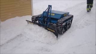 Radio-ohjattu lumiaura. Rc snow plow.