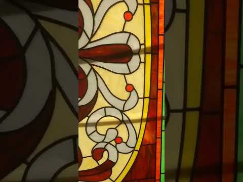 هذه إحدى اعمالي هذا زجاج معشق بقضبان الرصاص المدعمه بالقصدير