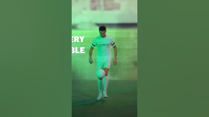 CR7 Flick-Up Tutorial 🌿 #cr7 #cristianoronaldo #football  #soccer #tutorial #freestyle #ronaldo