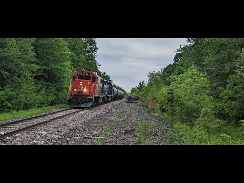 #cn4723 leading #cn589  at Nepean Junction! Ft. @sam_757