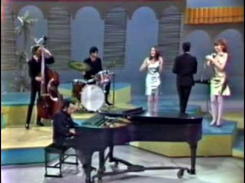 Sergio Mendes & Brasil 66 - Mas que nada (introduced by Eartha Kitt / Something Special 1967)