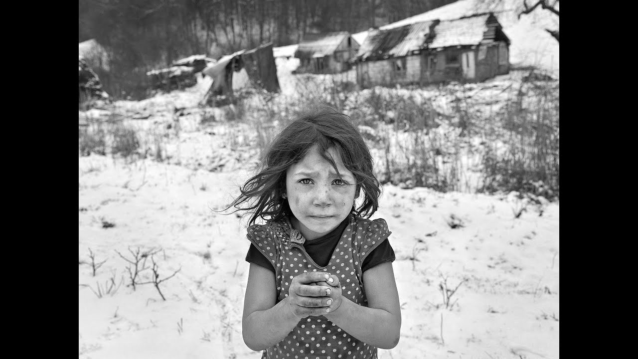 Kar Altında Hüzün Denemesi - Erdem Bayazıt