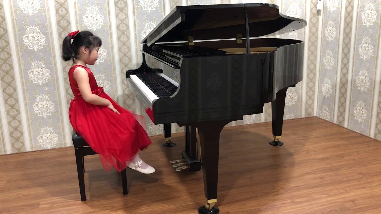 English Rose Garden performed by Chlowe Van Djoni ( 5 YO )