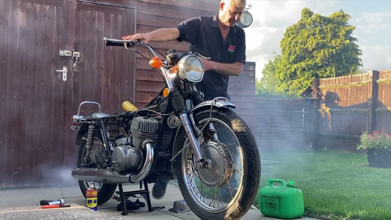 Suzuki T500R 1971 Restoration (Part 1)