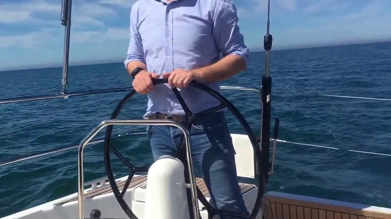 Sun Odyssey 440: le panche del pozzetto si aprono a tutta larghezza