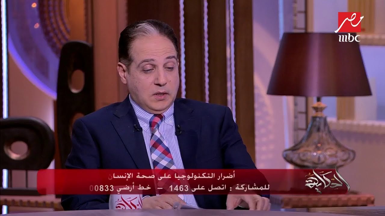 هل التعامل مع التكنولوجيا يؤثر على العيون ويضعف النظر؟ أستاذ لجراحة العيون يجيب