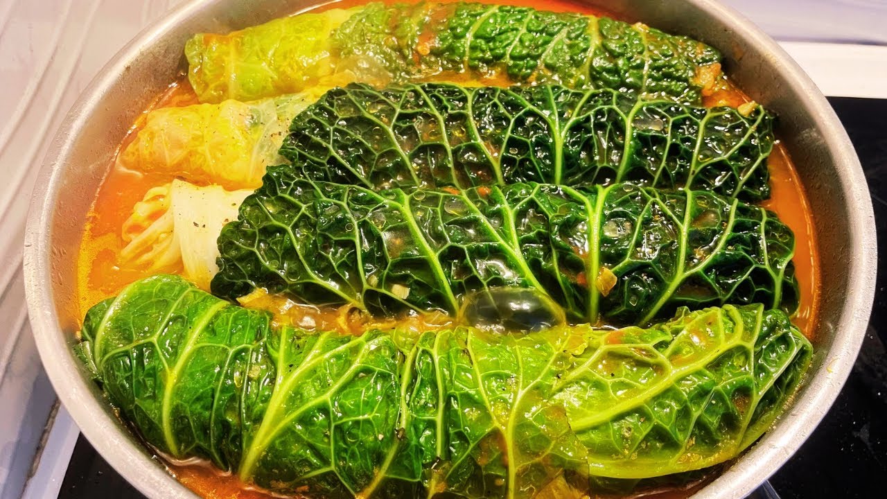 Como fazer Salsichas frescas enroladas em couve lombarda - receita portuguesa 🫕