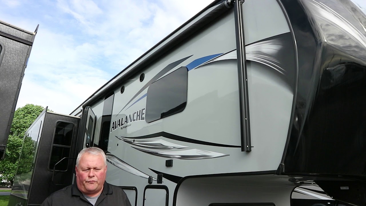 travel trailers for sale near me 2019 Keystone Avalanche 300RE