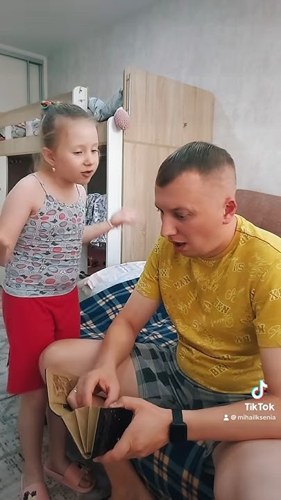 Батя у меня ситуация долгони двести рублей🤣#@Familyofartist #duet #доча ...