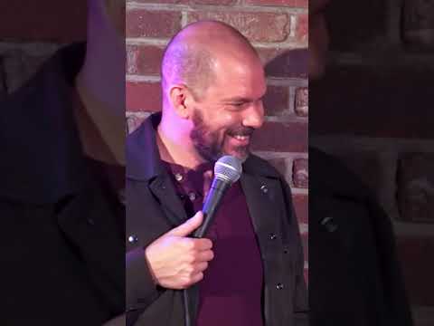 "Daddy vibes" heckler to drunk comic