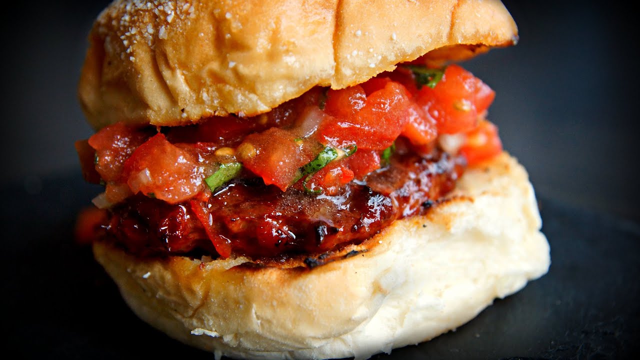 CHORIZO & SALSA BURGER Quick recipe YouTube