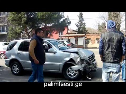 Palimfsesti ge მგზავრებიან მიკროავტობუსს გაჩერებისას  ჯიპი დაეჯახა
