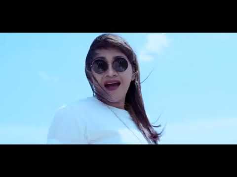 Di Balik Kacamata Hitam