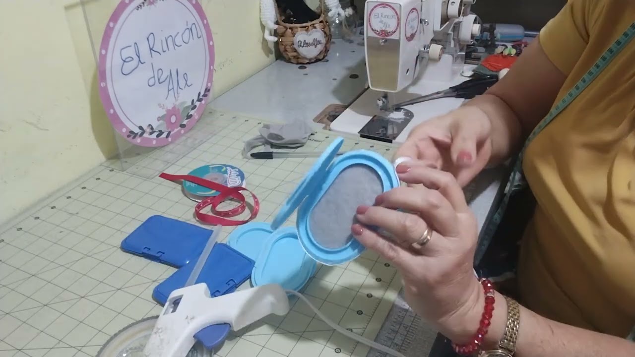 reciclando tapas de toallitas húmedas alfiletero #ideas #ideasfaciles (344)#reciclaje