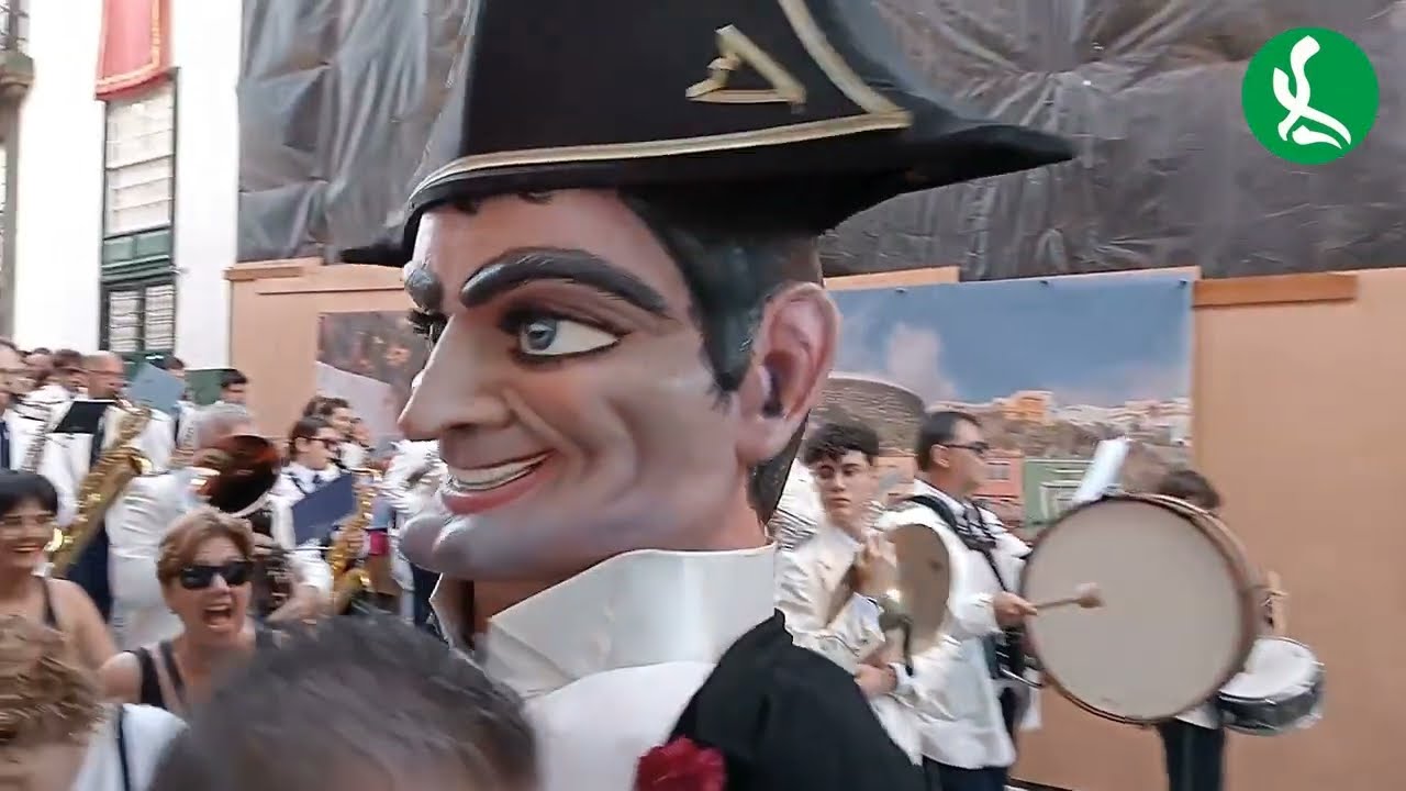 Mascarones y gigantes ‘bailan’ de nuevo en las calles de Santa Cruz de La Palma Fiestas de Mayo