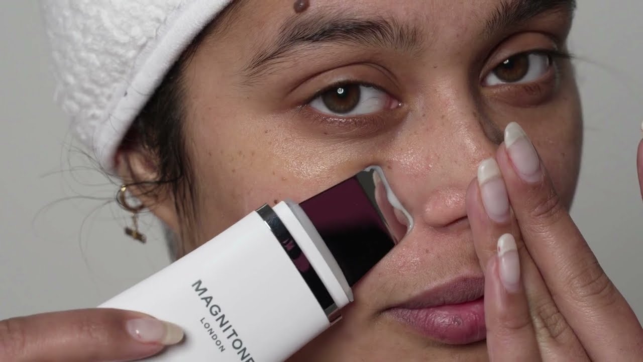 MAGNITONE ScrubUp 3-in-1 Ultrasonic Pore Scrubber + Serum Infuser (no text)