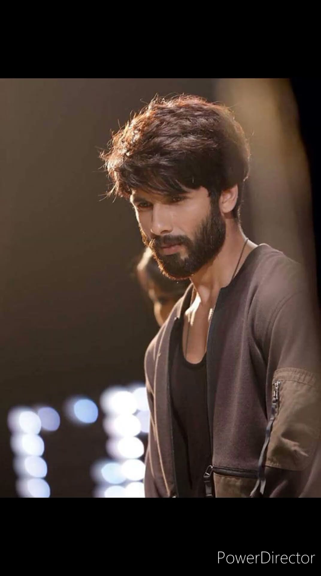 Shahid kapoor's latest pictures in new hairstlye. Looking great! :  r/BollyBlindsNGossip