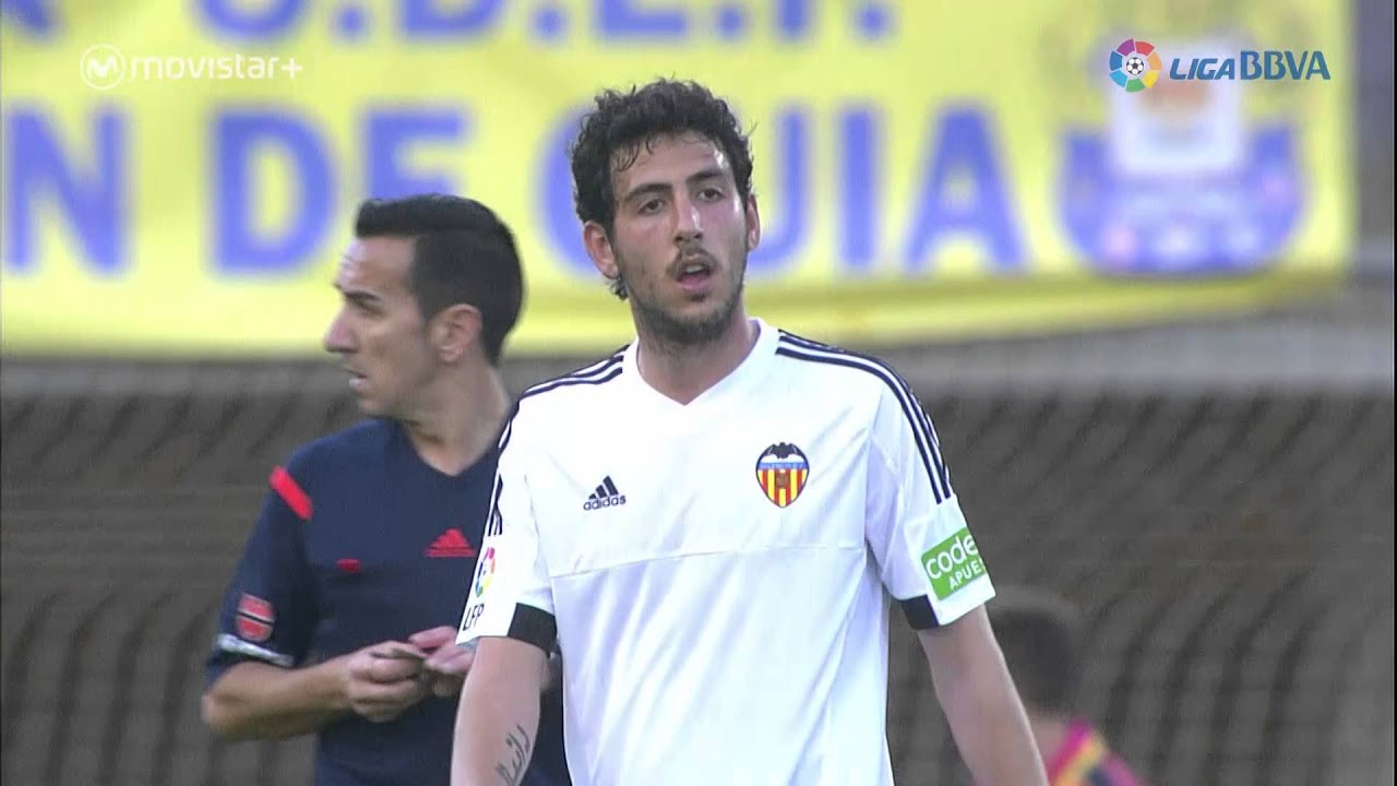 Gol de carambola en propia puerta de Mustafi (2-1) en el UD Las Palmas - Valencia CF