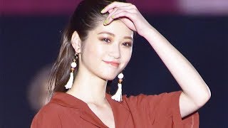 めるる、おへそちら見せ！　セットアップで大人っぽく　ガーリーな装いも