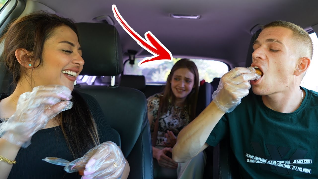 مقلب القرف والشراهة في أختي | ما توقعت ردة فعلها 🤮