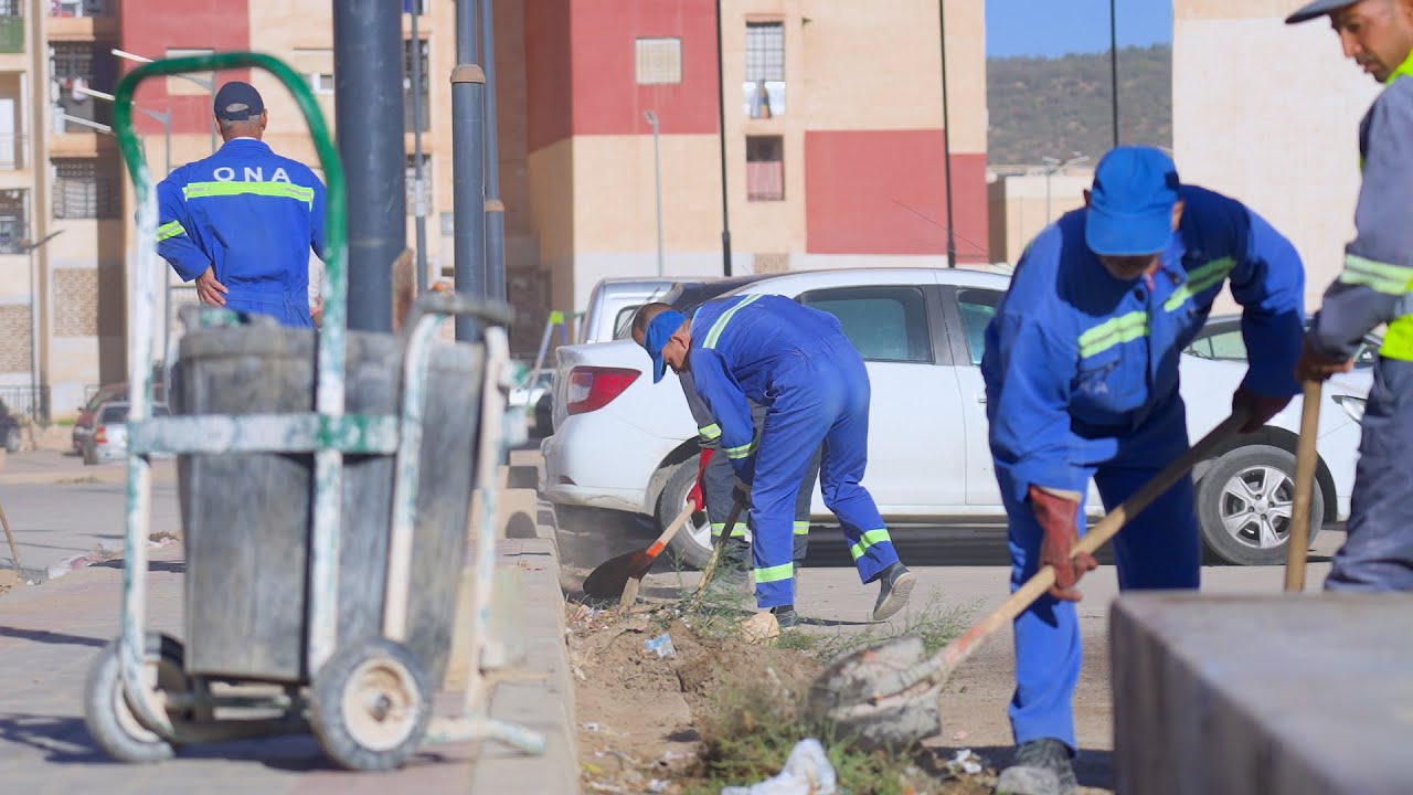 حملة نظافة واسعة بحي كارمان و والي الولاية يقف على جاهزية المؤسسات التربوية تحضيرا للدخول الإجتماعي